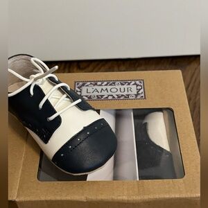 Unisex Lamour shoes size 4